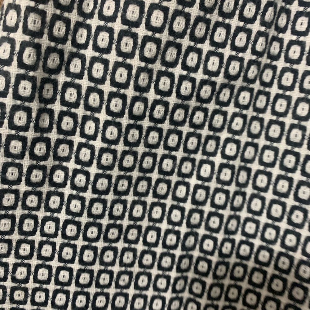 Black and white geometric print scarf - Picture 2 of 2
